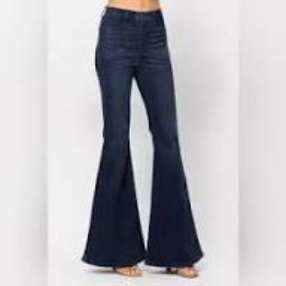 Judy Blue High Rise Pull On Super Flare Jeans in Black - Size 14W